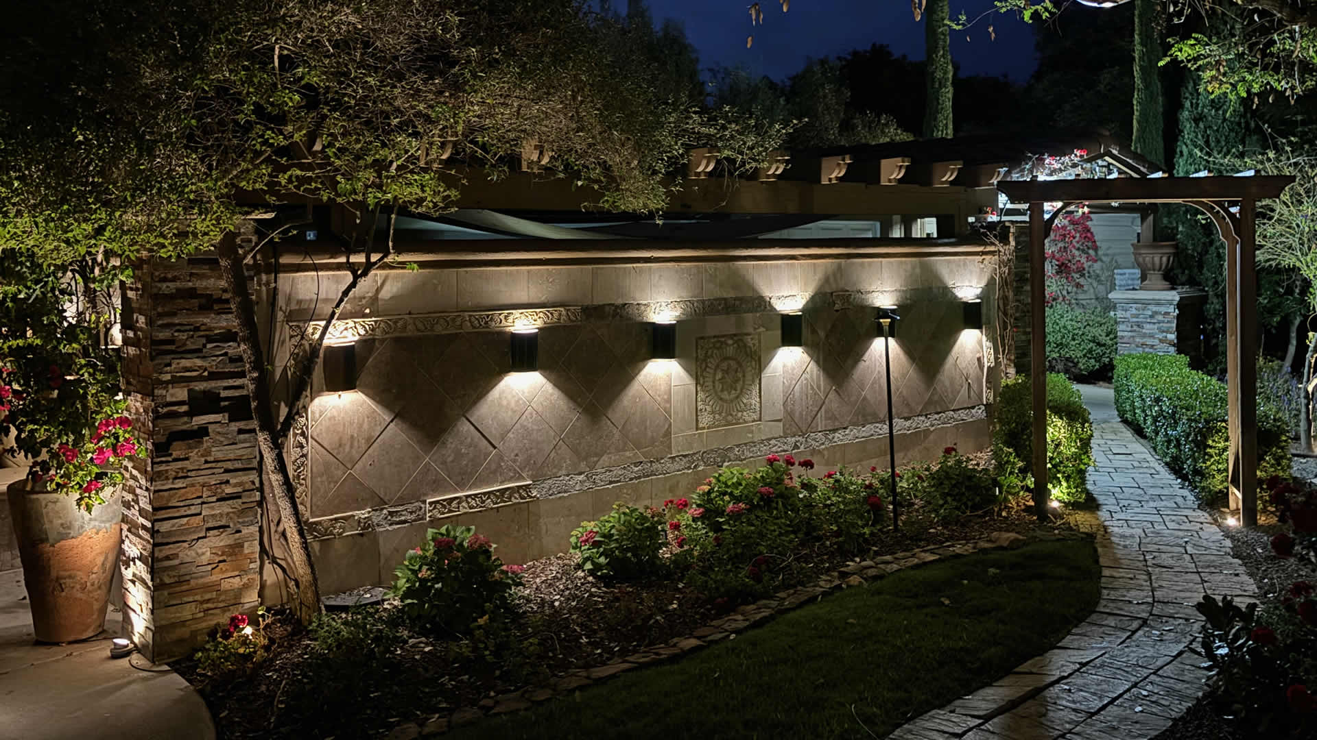 Landscape lighting banner photo